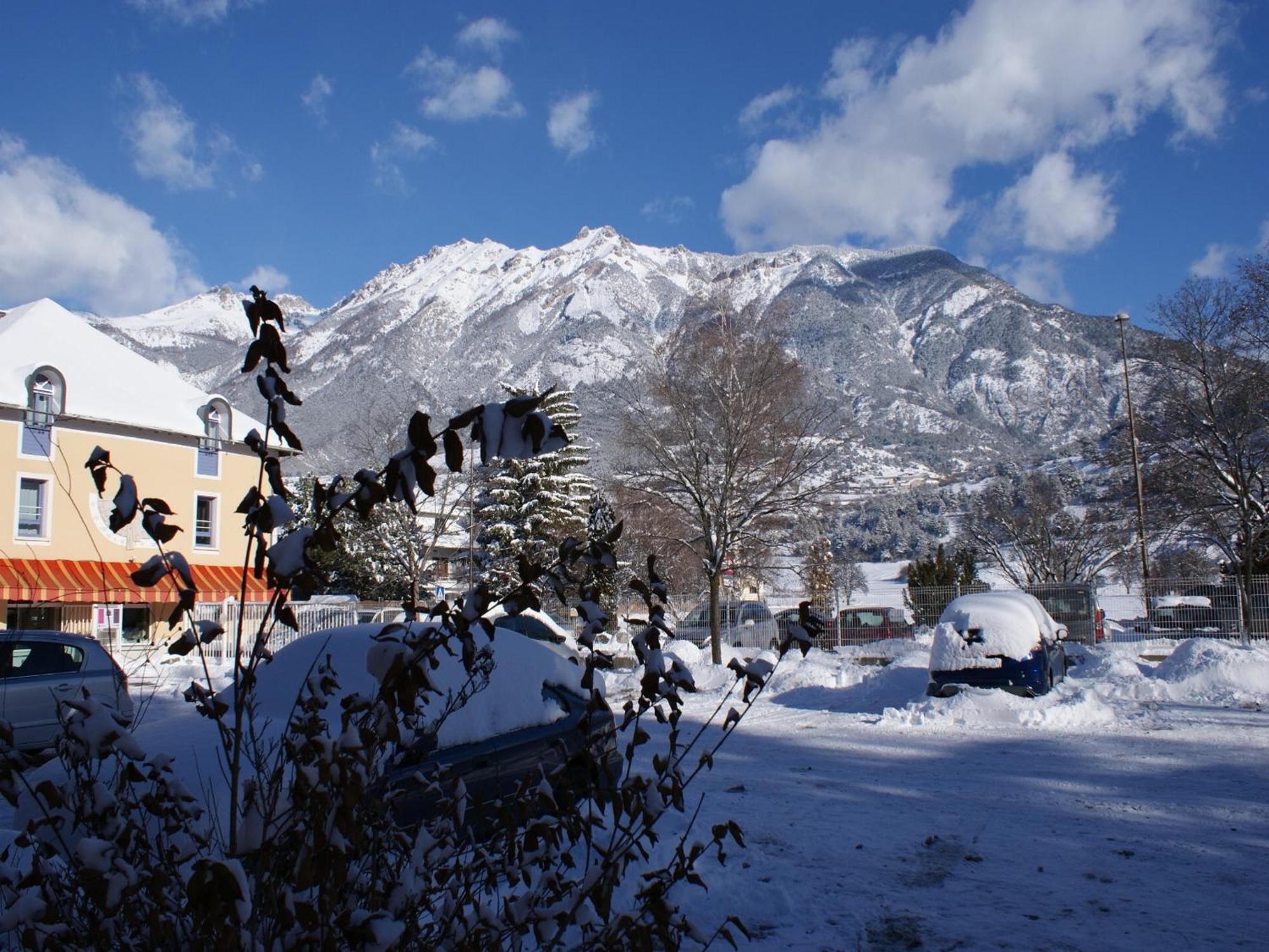 Hotel De La Gare Eygliers Exteriér fotografie